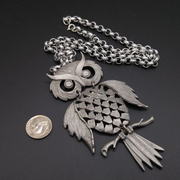 Vintage Silver Tone Articulated Owl Necklace, 21" Length, 1970s - Picture 4 of 5